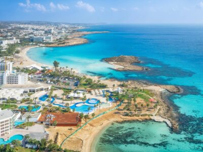 Wie lange fliegt man nach Zypern? Entdecke die Flugzeiten und Reisetipps!