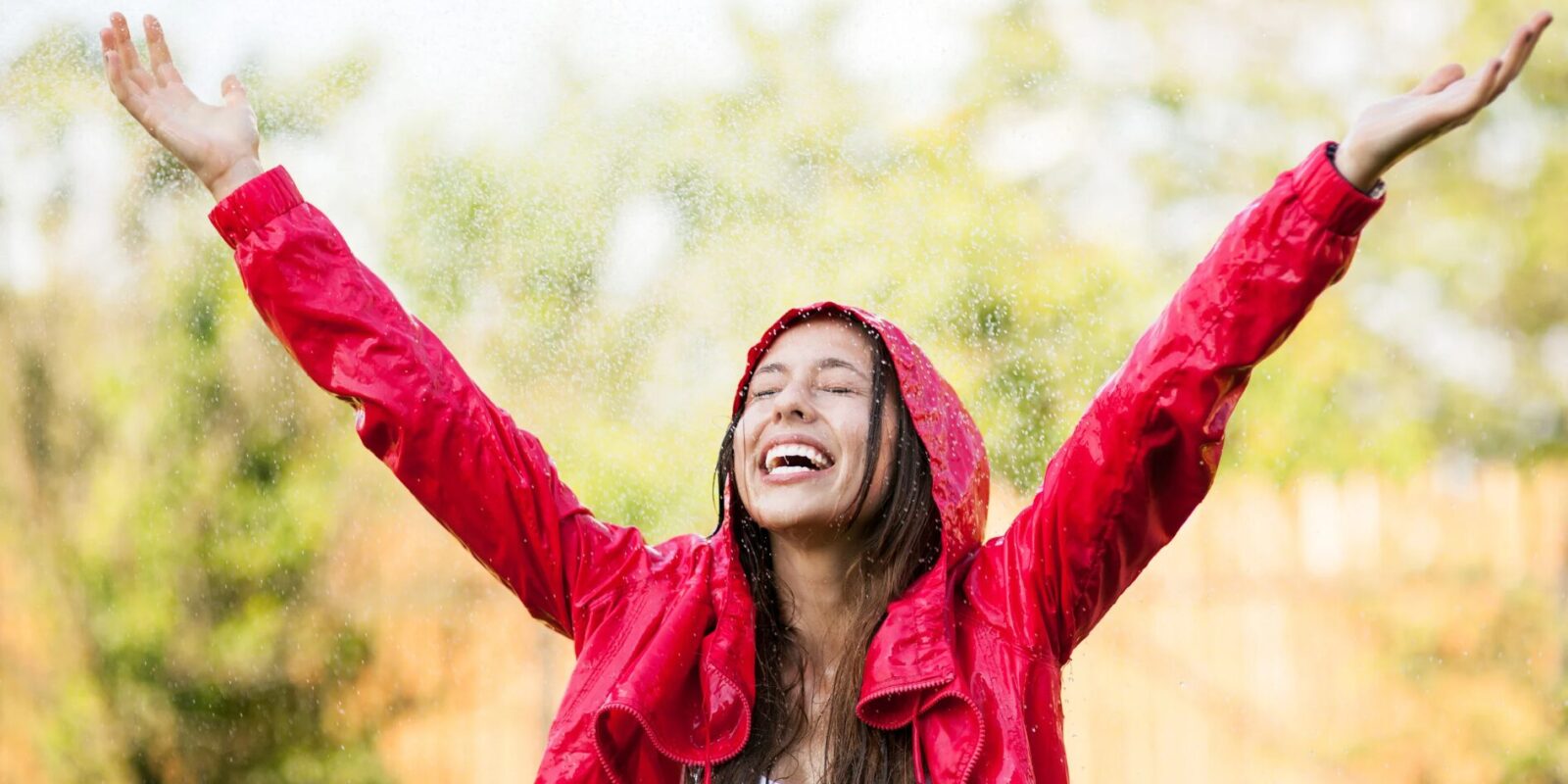 Regenjacke Damen Wasserdicht und atmungsaktiv für trockene Abenteuer